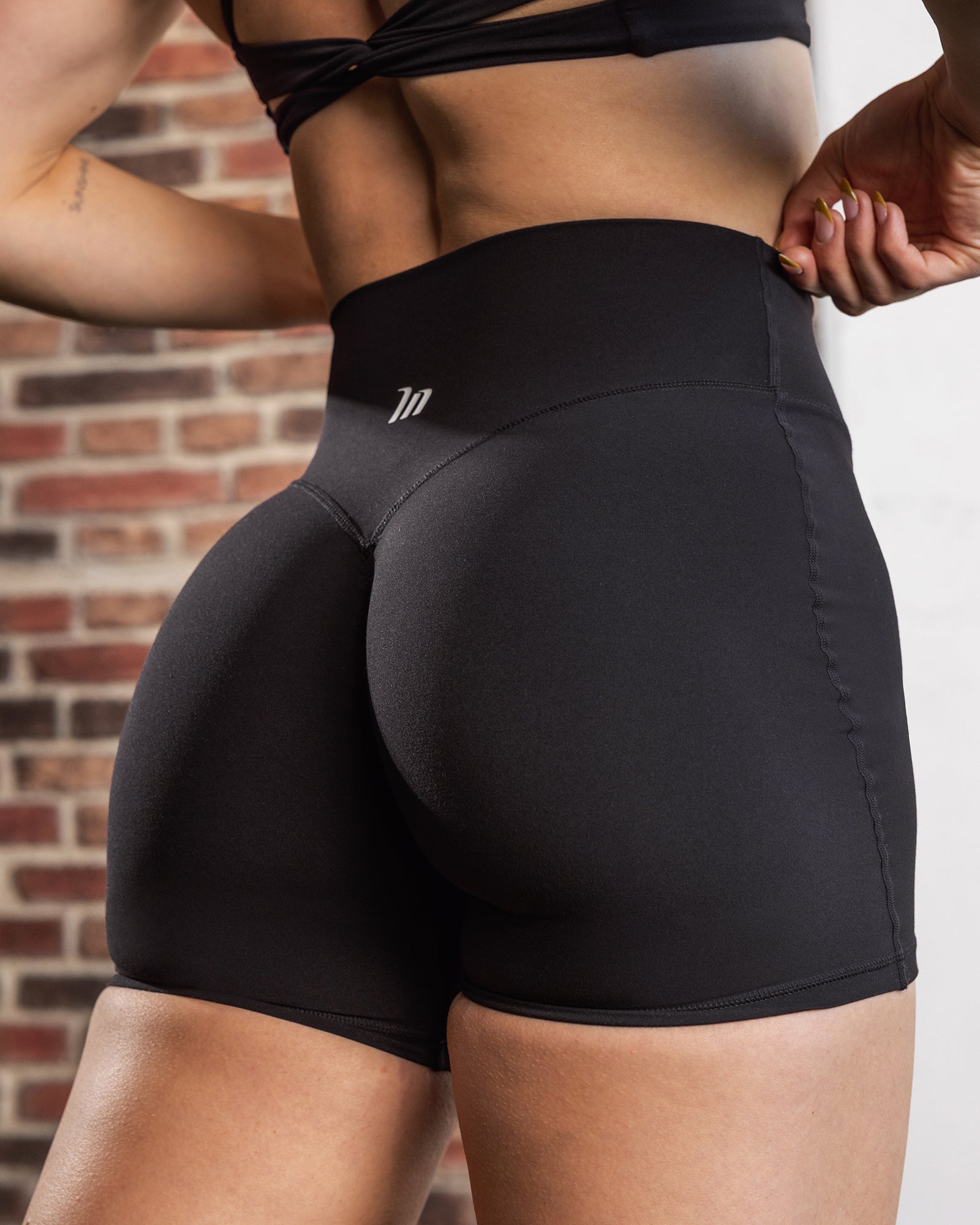 Aura Peachy Invisible Scrunch Midway Shorts Black - Muscle Nation women's gym shorts, view 8