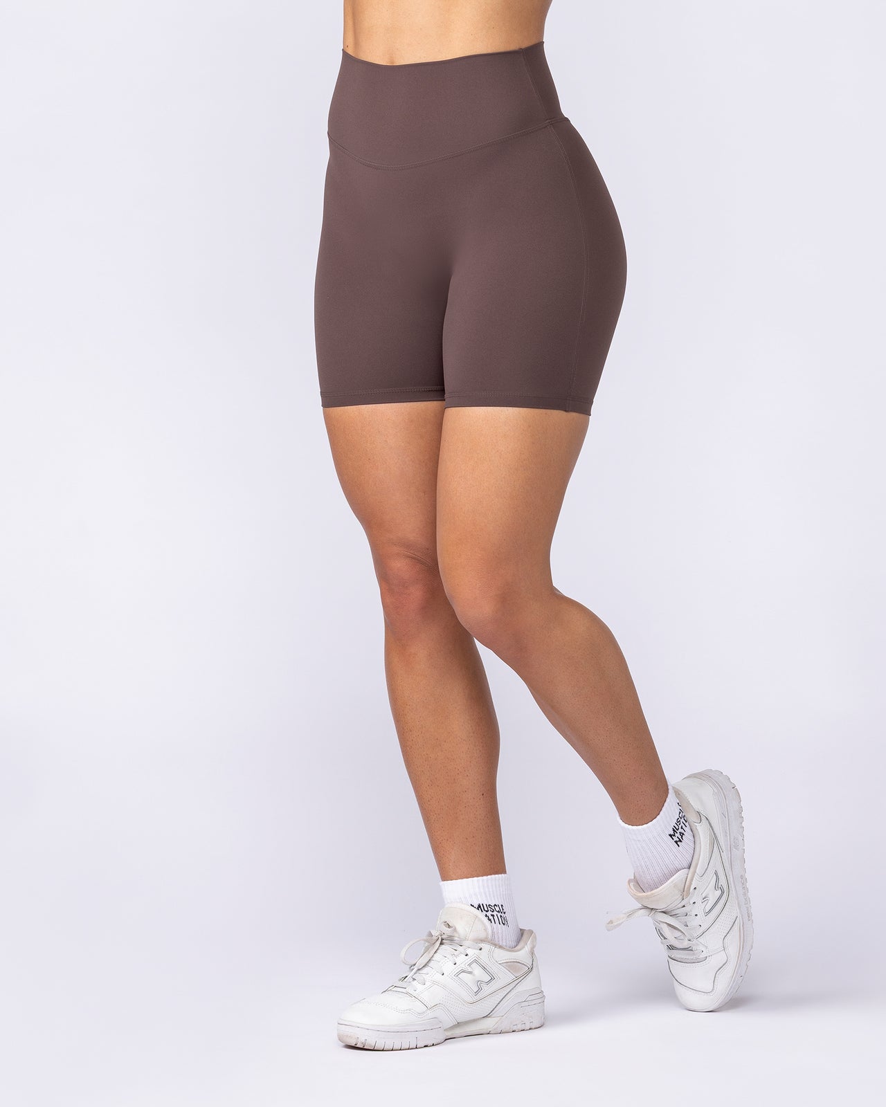 Aura Peachy Invisible Scrunch Bike Shorts - Cola