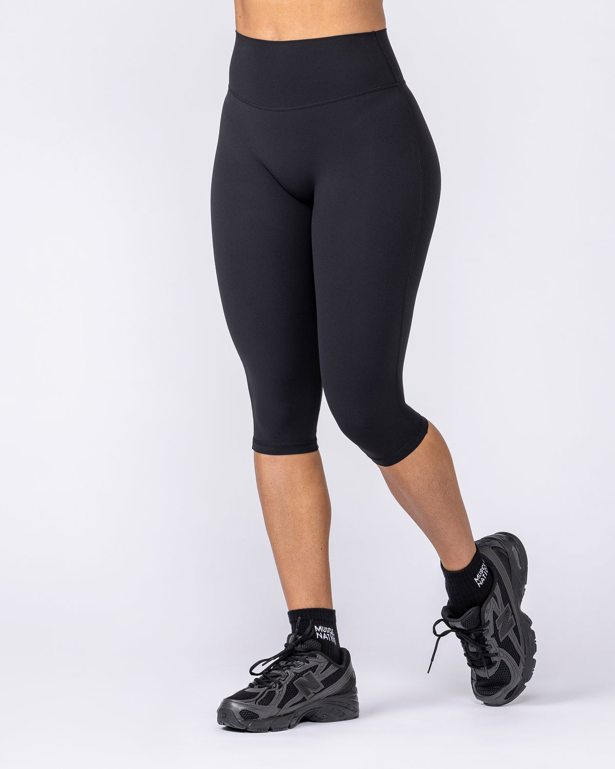 Aura Peachy Invisible Scrunch Capri - Black