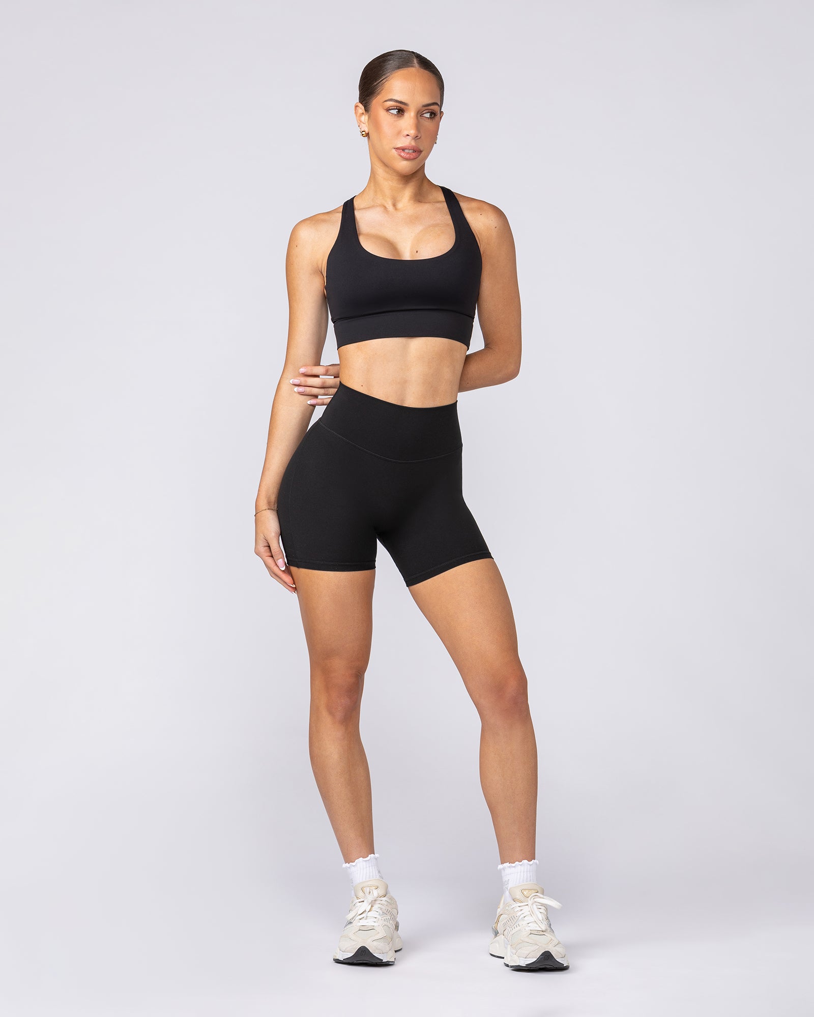 Aura Peachy Invisible Scrunch Midway Shorts - Black – Muscle Nation