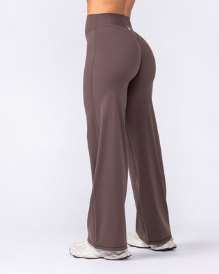 Aura Straight Leg Leggings Short - Cola
