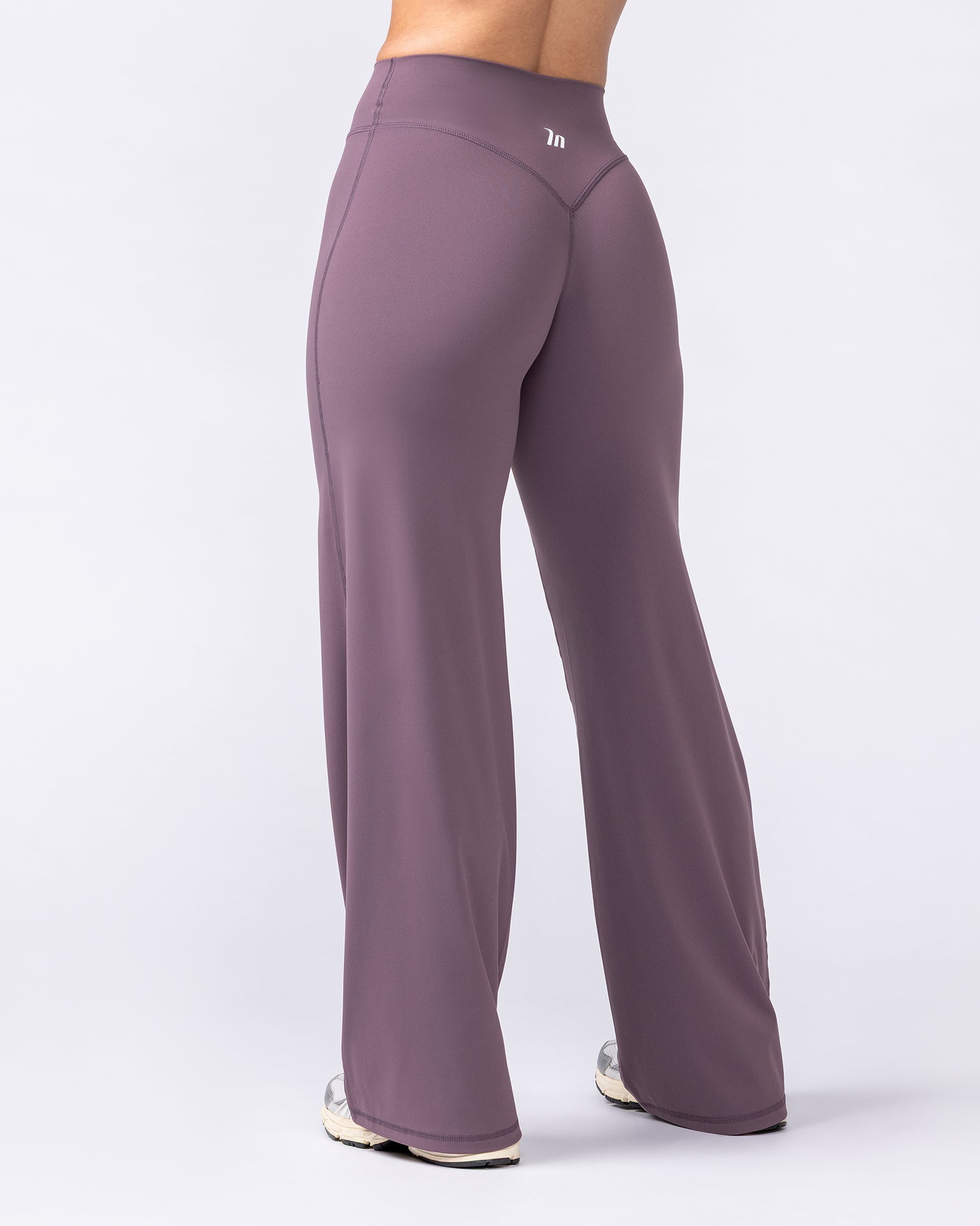Aura Straight Leg Leggings Short - Dark Thistle