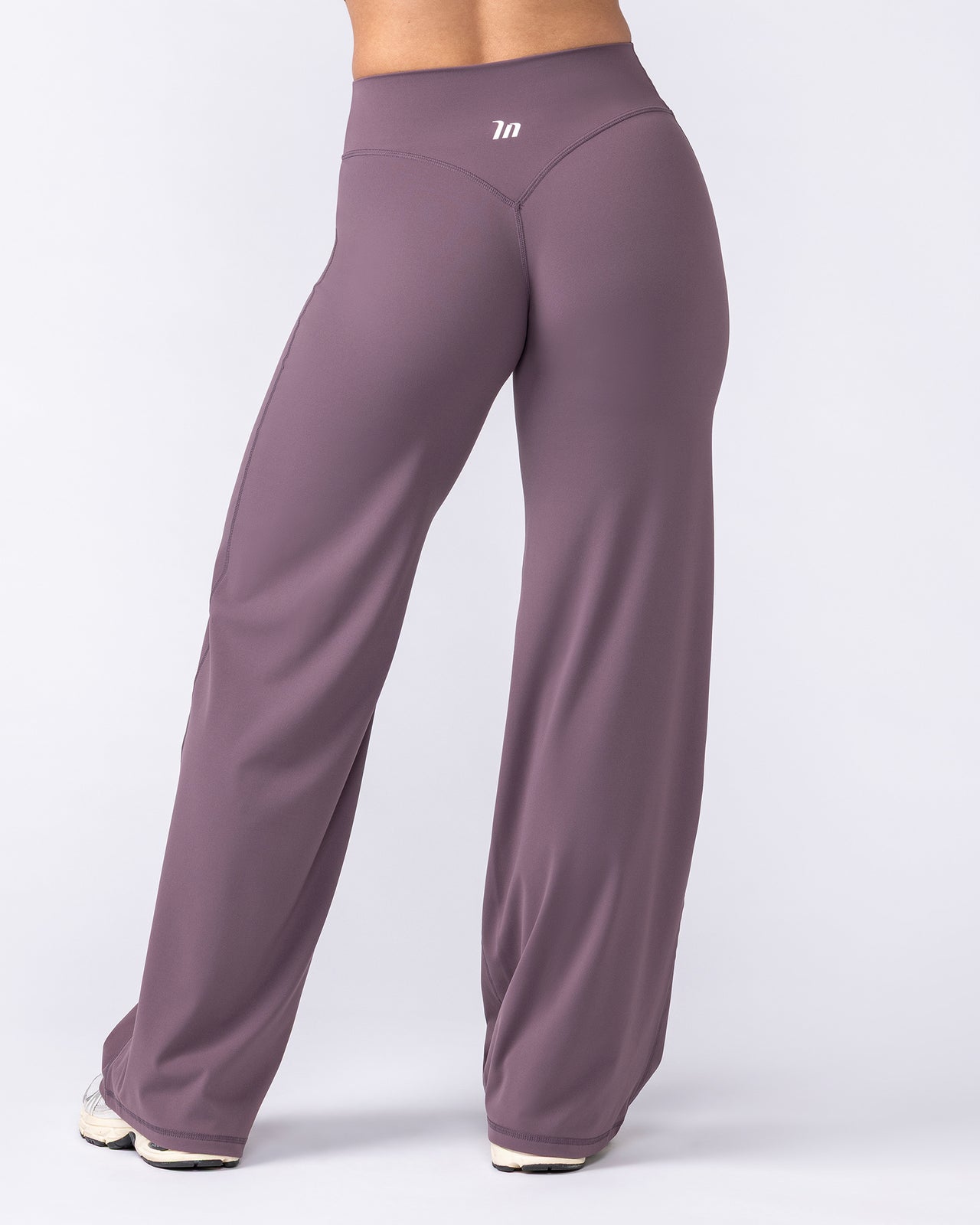 Aura Straight Leg Leggings Short - Dark Thistle