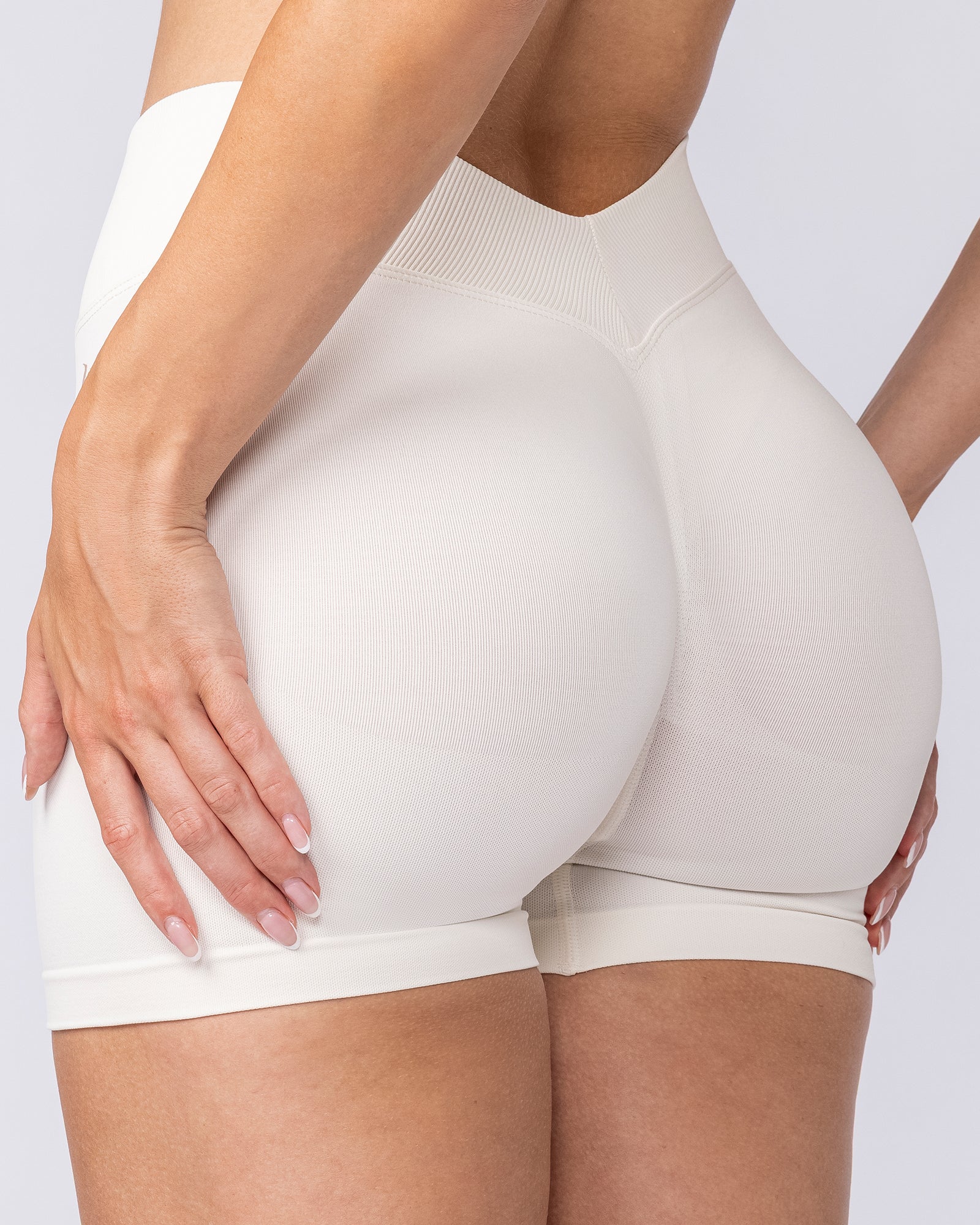 Revealed V Back Seamless Midway Shorts - Travertine