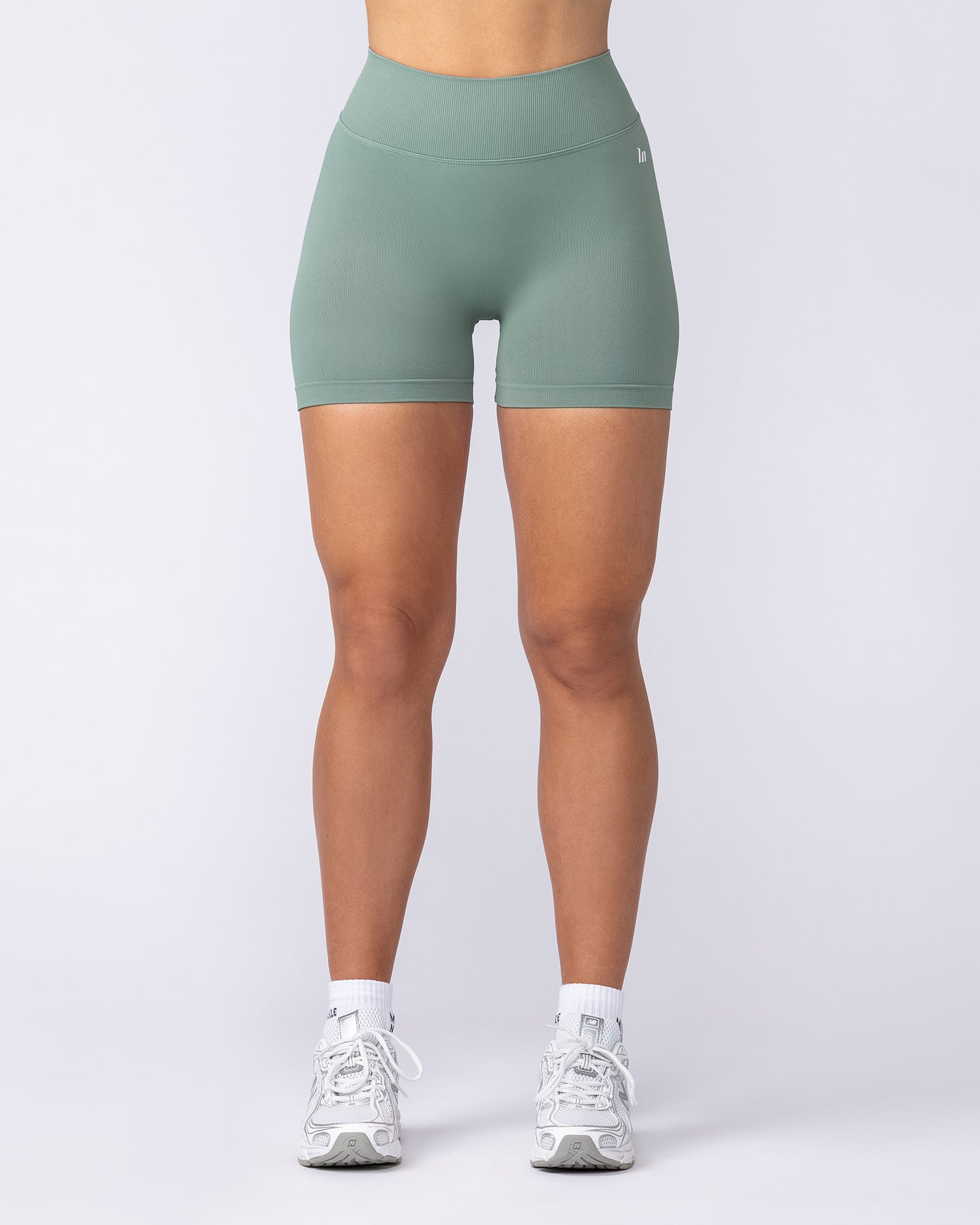 Revealed V Back Seamless Midway Shorts - Everglade