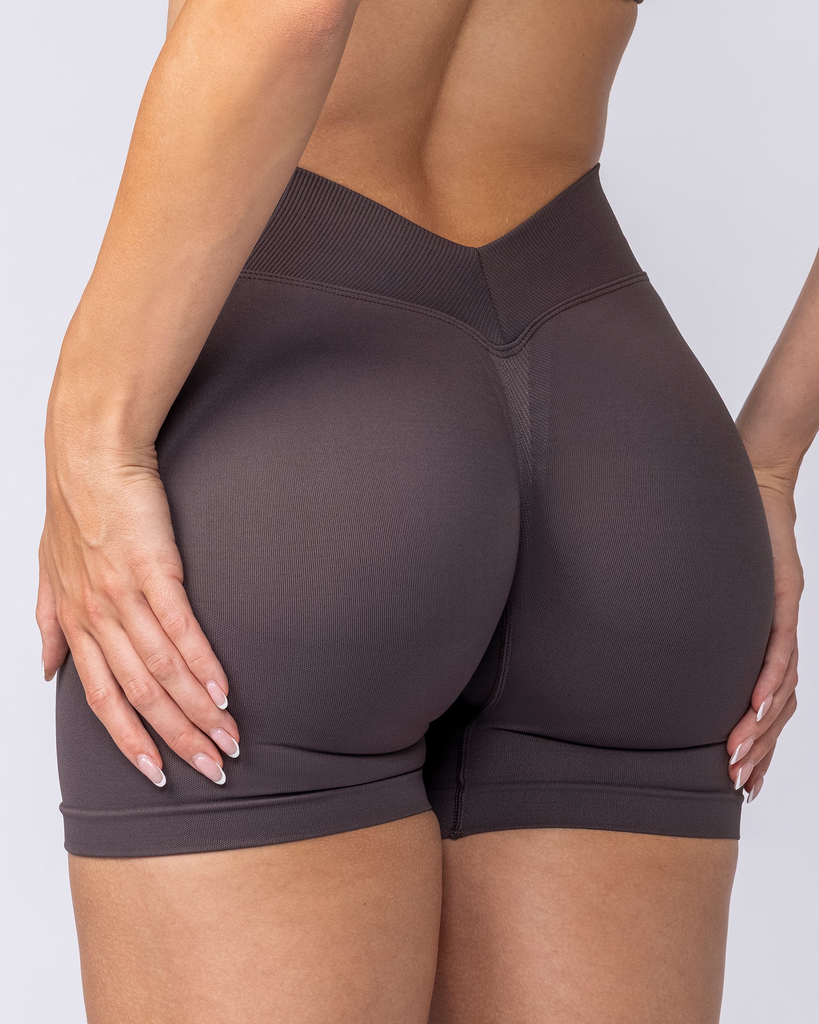 Revealed V Back Seamless Midway Shorts - Black Coffee