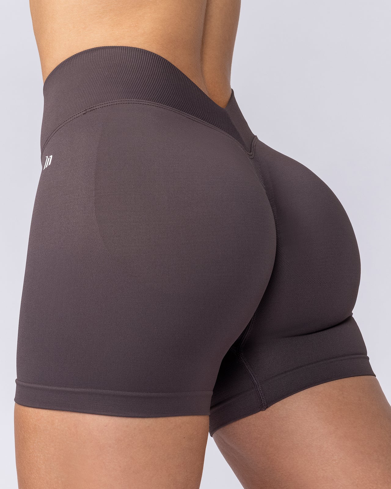 Revealed V Back Seamless Midway Shorts - Black Coffee