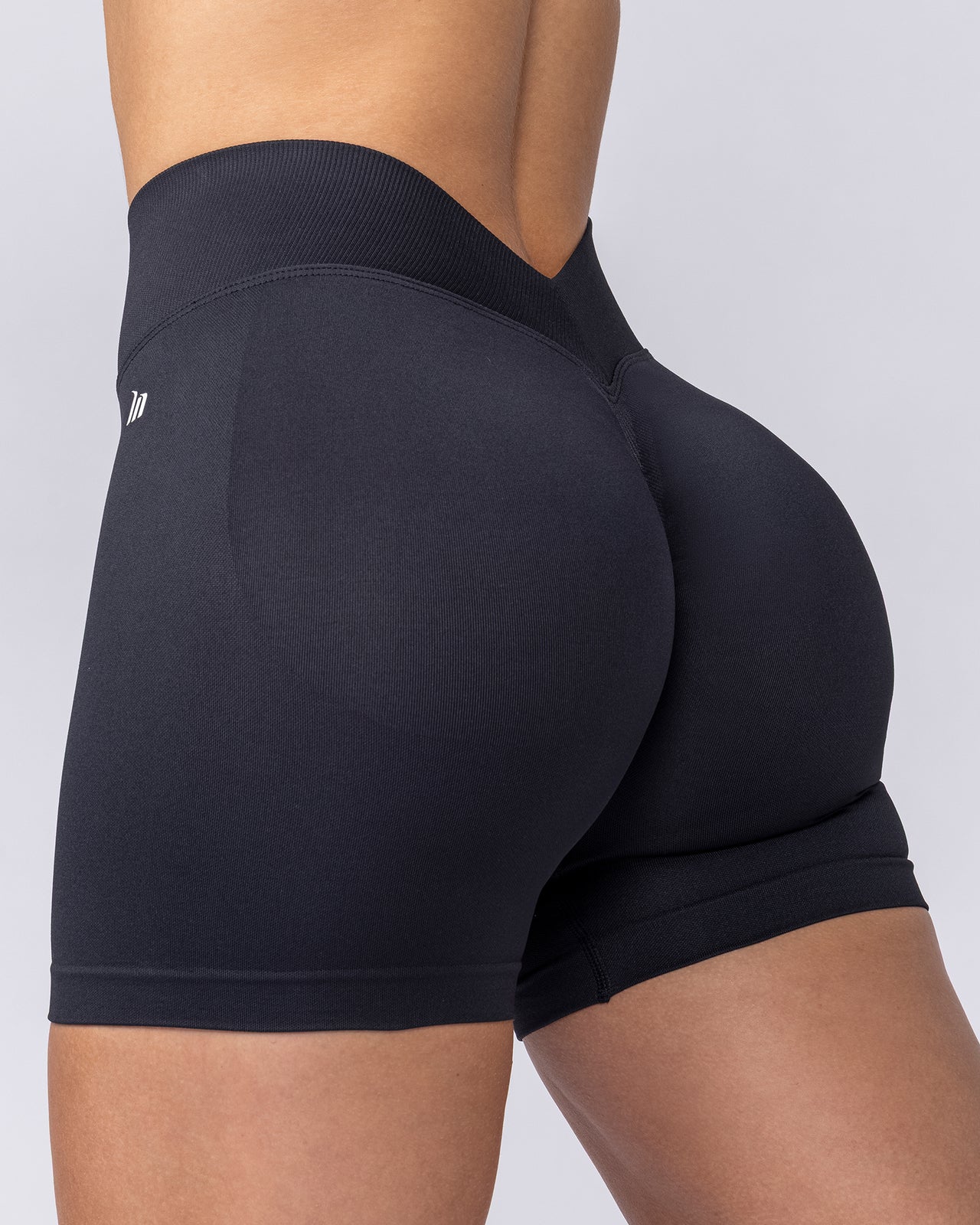 Revealed V Back Seamless Midway Shorts - Black