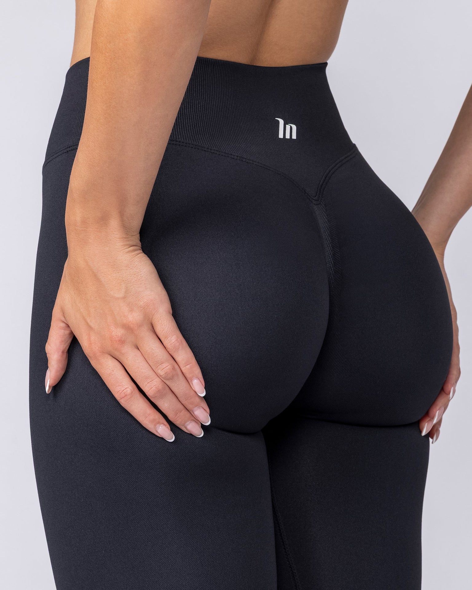 Revealed Seamless Ankle Length Leggings - Black