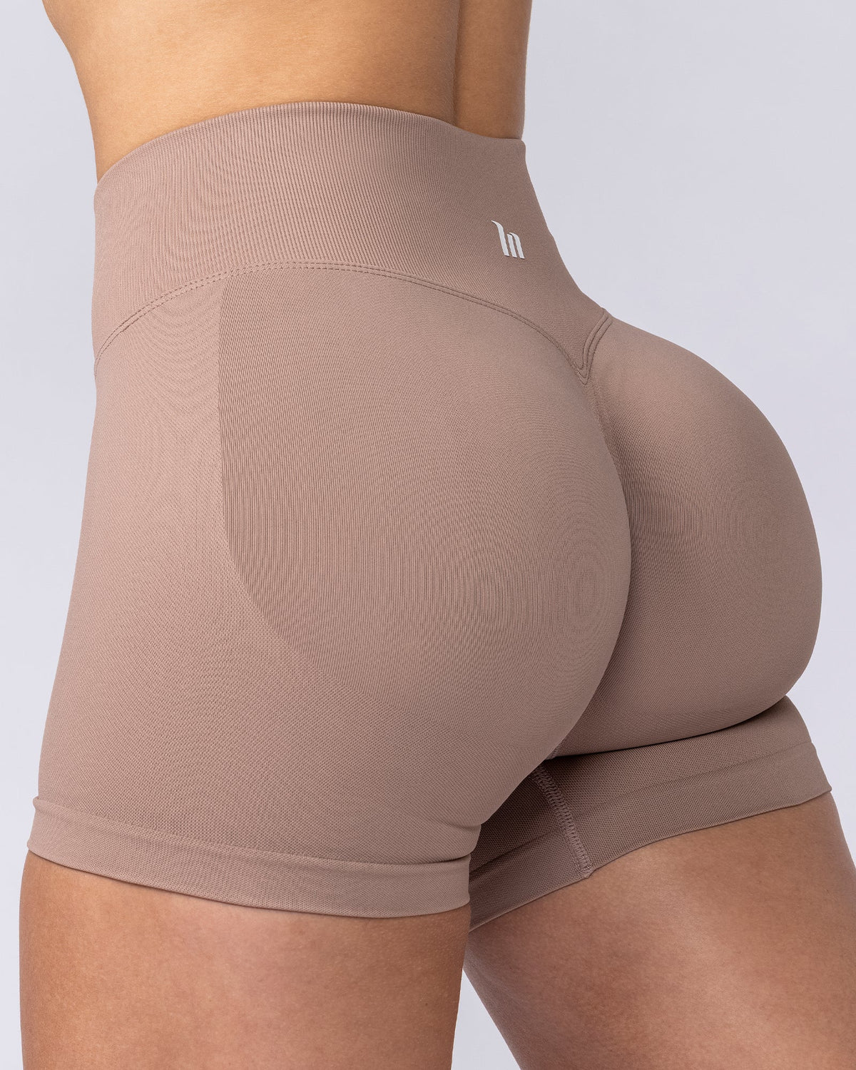 Revealed Seamless Midway Shorts - Praline