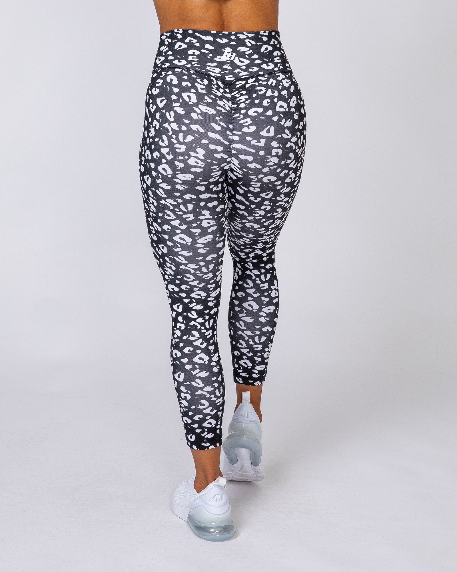 Signature Scrunch 7/8 Leggings - Black Leopard