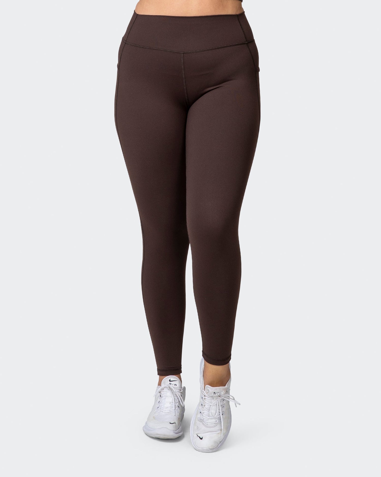 https://musclenation.org/cdn/shop/products/signature-pocket-ankle-length-leggings-cocoa-2.jpg?v=1651203936&width=1500